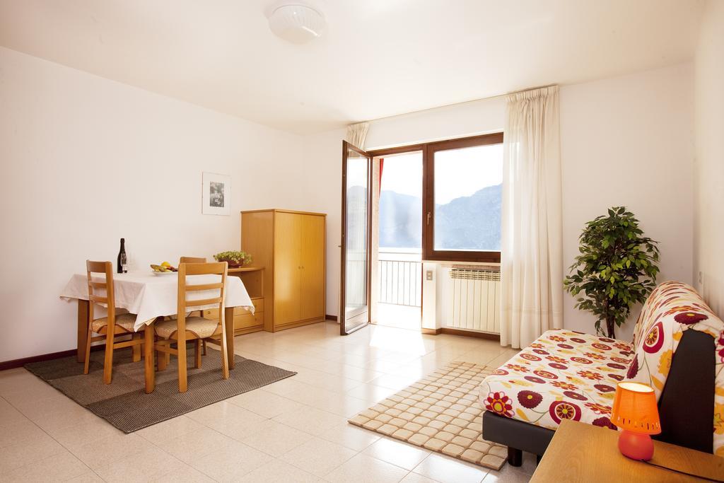 Residence Le Balze Malcesine Oda fotoğraf