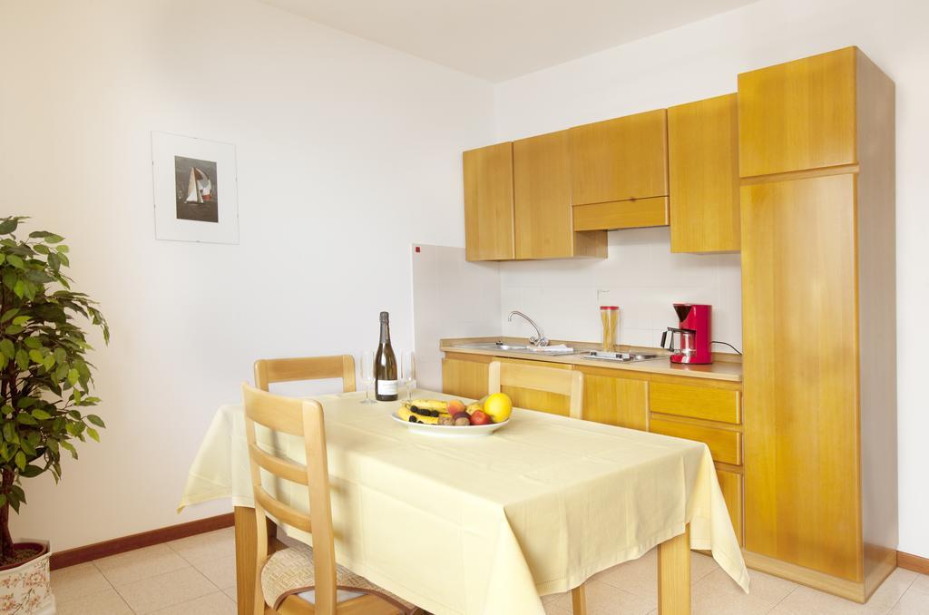 Residence Le Balze Malcesine Oda fotoğraf